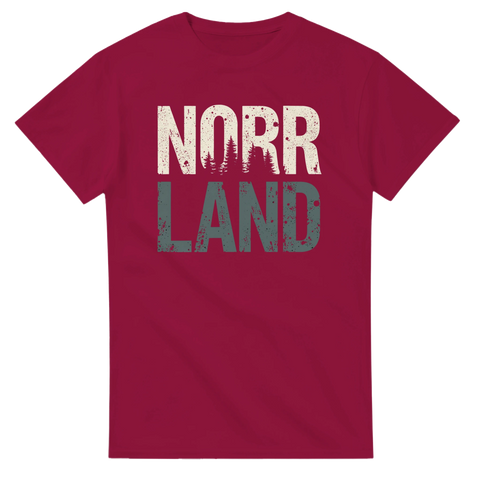 Rustikt Norrland-tryck med grafiska detaljer på röd t-shirt
