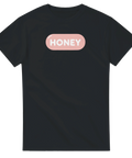 Grafiskt texttryck med ordet Honey på svart t-shirt