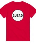 Röd t-shirt med handritad cirkel och texten Sueco i centrum