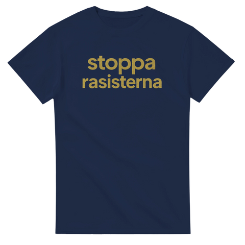 Guldtryck med texten Stoppa rasisterna – statement t-shirt för aktivister
