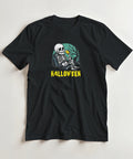 Mörk humoristisk design med ett avslappnat skelett och gul Halloween-text
