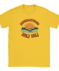 Gul t-shirt med lekfullt grafiskt tryck inspirerat av svensk popkultur