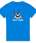Blå t-shirt med roligt hajmoti och texten Crazy Shark