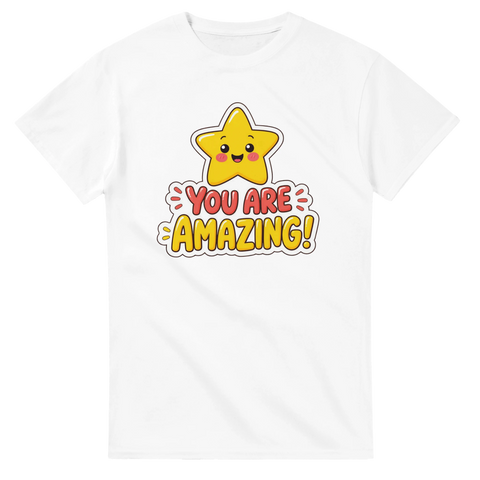 Färgglatt tryck med positivt budskap och en liten stjärna – peppig t-shirt