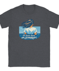 Vintagedesign med filmisk sommarkänsla tryckt på mörkgrå t-shirt