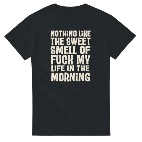 Svart t-shirt med ironisk text om att hata tidiga morgnar i vintagestil