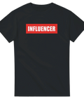 Rött box-logo motiv med vit text Influencer – kaxig t-shirt design