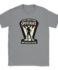 Step into the Spotlight" retrodesign med silhuett av kvinna i rampljus på grå t-shirt.