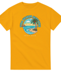 Grafiskt semestermotiv med palm och strand på en gul t-shirt