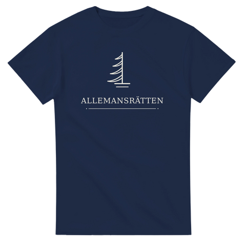 Klassiskt svenskt naturmotiv med gran och linjegrafik – stilren t-shirt