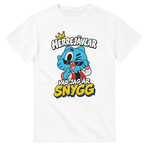 Grafisk illustration med texten Herrejävlar vad jag är snygg på vit t-shirt