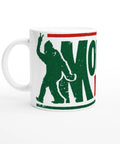 Illustration av Bigfoot som gör fredstecken på en Mountain Dude mugg