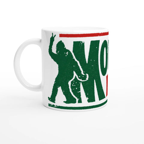 Illustration av Bigfoot som gör fredstecken på en Mountain Dude mugg