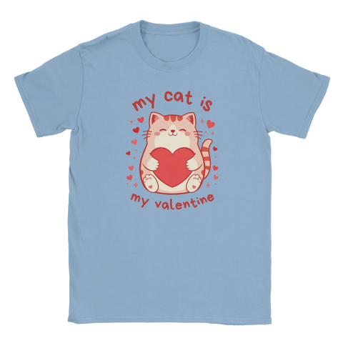 Ljusblå t-shirt med en charmig kattdesign i mjukt tecknad stil