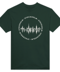 Mörkgrön t-shirt med Stockholms stadssiluett och texten Stockholm i en cirkel.