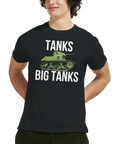 Grön stridsvagn med texten "TANKS BIG TANKS" på svart t-shirt.