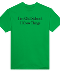Svart text "I'm Old School I Know Things" på grön t-shirt med rund hals.