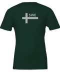 Skogsgrön t-shirt med stilren illustration av ett kors och texten SWE