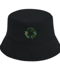 svart ekologisk bucket hat med broderat återvinningsmärke