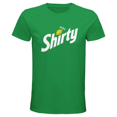 Grön ekologisk premium t-shirt med vit och gul Shirty-logga som parodierar Sprite på bröstet