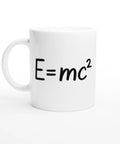 Vit kaffemugg med trycket E=mc², perfekt för fysikälskare och smart humor