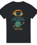 Svart t-shirt med ett öga och planeten Uranus, texten "Exploring Uranus – Where the sun don’t shine"