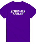 Lila t-shirt med grafiskt texttryck som uppmanar till mer kärlek