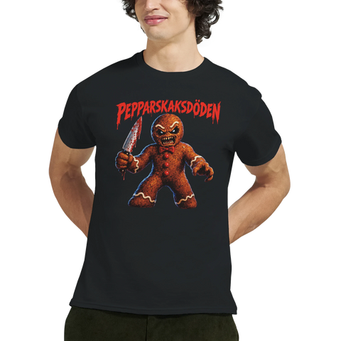Modell i en svart t-shirt med en skräckinspirerad pepparkaksfigur och texten Pepparkaksdöden.