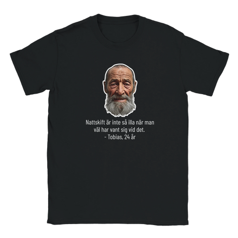 Svart t-shirt med satirisk illustration av Tobias 24 år
