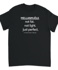 Svart t-shirt med minimalistisk typografi om mellanmjölk som livsstil