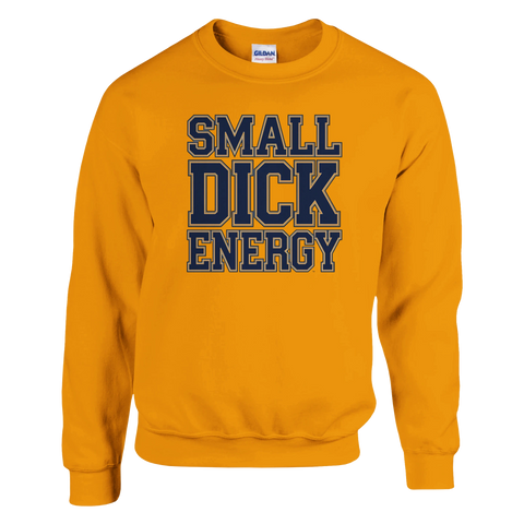 Small Dick Energy" text i marinblå blockbokstäver på gul sweatshirt.