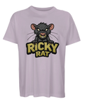 Tecknad arg svart råtta med guldtänder och texten "RICKY RAT" på lila ekologisk oversized t-shirt.