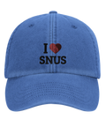 Närbild på trycket 'I Love Snus' på Shirty Dad Cap