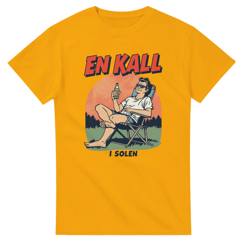 Gul t-shirt med retroillustration av man som dricker öl i solstol