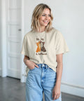 Kärleksfulla tecknade katter med text "Du, jag & katterna" på beige t-shirt.