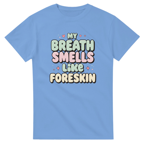 Ljusblå t-shirt med kawaii-inspirerad bubbeltext och små hjärtan