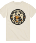 Illustration av en hungrig panda med texten All your nuggets belong to me – beige t-shirt