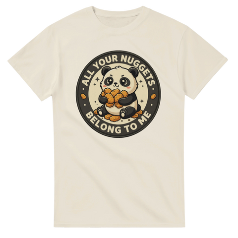 Illustration av en hungrig panda med texten All your nuggets belong to me – beige t-shirt