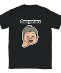Svart t-shirt med ett ironiskt motiv föreställande en glad snorpetare