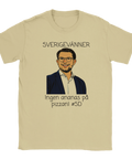 Beigefärgad t-shirt med kaxig illustration inspirerad av svensk politisk debatt