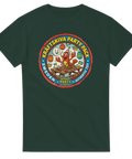 Grafisk illustration av festande kräfta med hatt och lyktor – mörkgrön t-shirt