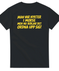 Svart tröja med citat från svensk film "Man var nykter i morse men nu börjar det ordna upp sig!"