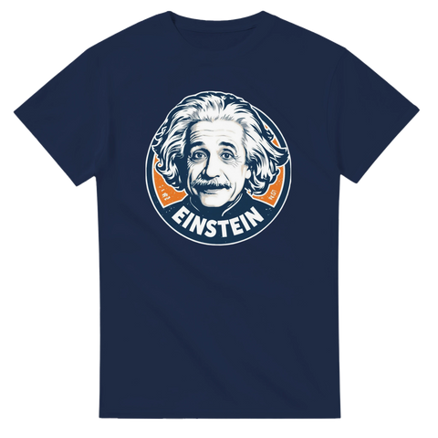 Albert Einstein-porträtt i pop-art stil med orange bakgrund på marinblå t-shirt.
