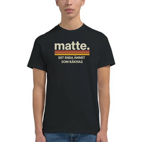 t-shirt med texten matte - det enda ämnet som räknas med retro färger