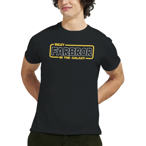Närbild på en man i svart t-shirt med gult galax-motiv