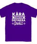 Lila t-shirt med texten Kära Tomten Definiera Snäll och juldetaljer