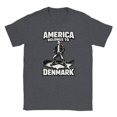 T-shirt med samhällskritisk illustration och ironiskt budskap i mörkgrått