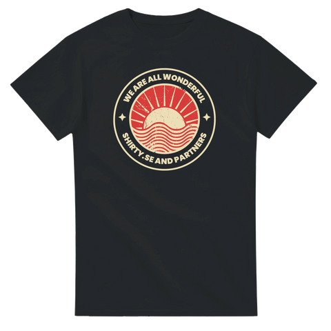 Svart t-shirt med runt retro tryck av sol och vågor