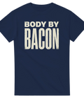 Marinblå t-shirt med stort centrerat Body by Bacon motiv