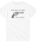 Grafisk illustration av en revolver med citat – t-shirt med mörk humor